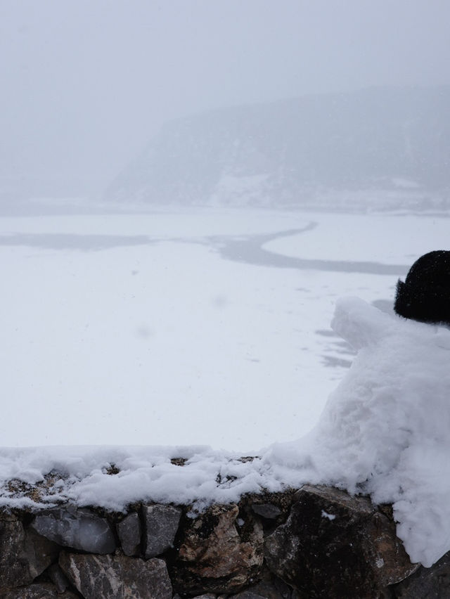 心中的日月：香格里拉納帕海草原的雪後