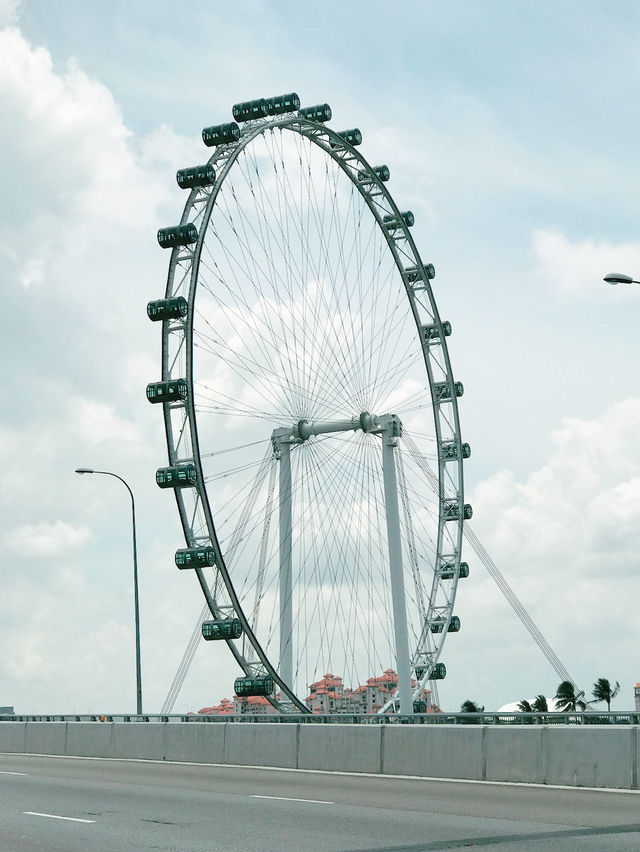 Scenic Drive Through Singapore’s Iconic Landmarks