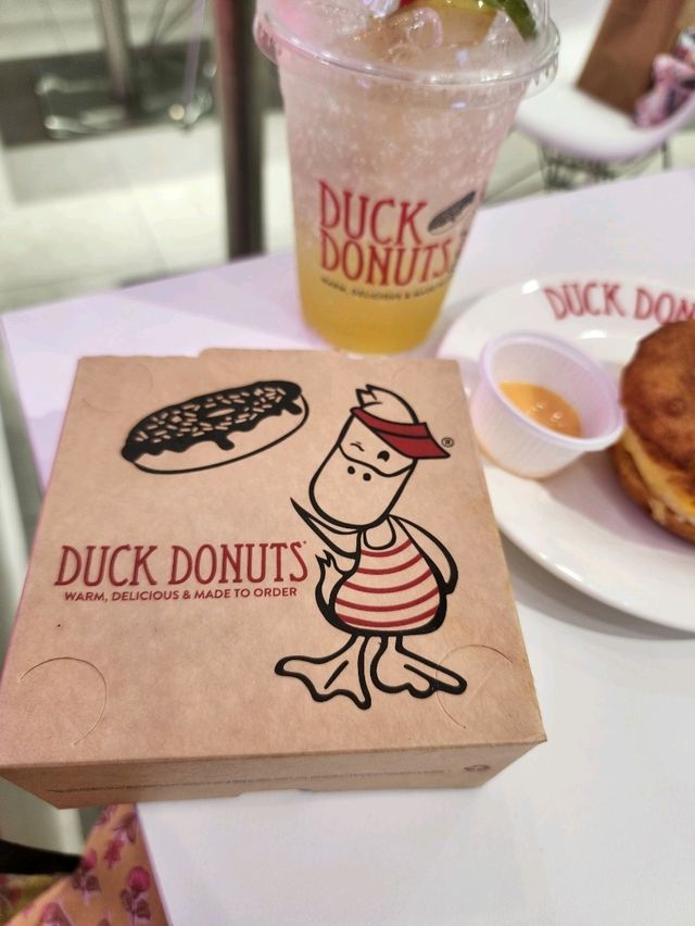 【バンコク】カラフルで可愛いドーナツ屋さん🍩