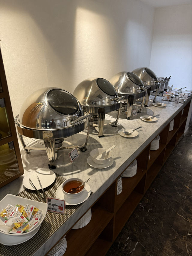 曼谷｜澎蓬站蘇坤逸生活圈 S33酒店性價比極高 對巷就是自助洗衣