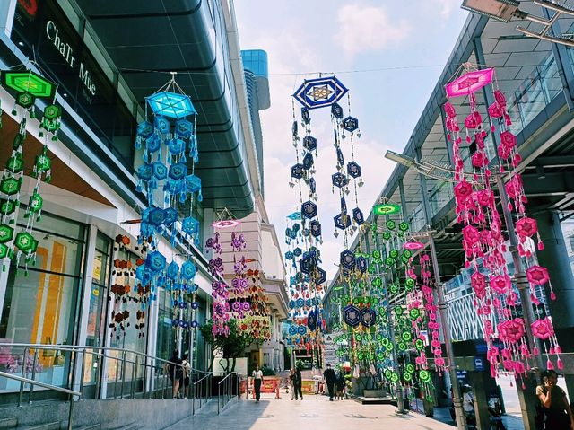 泰國曼谷市中心坐天鐵BTS著名商圈寺廟祈福商場一日遊行程，寺廟祈福很靈驗，購買曼谷特產好去處，適合逛街購物祈福打卡拍照📸
