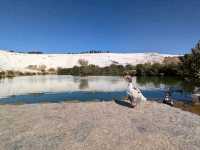 棉堡 Pamukkale，如雪白棉花般的石灰華階地貌