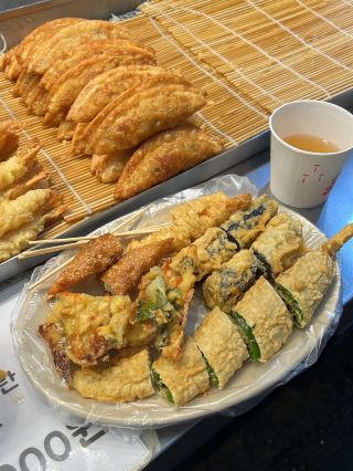 Seoul’s Best-Kept Secret for Street Food Lovers! - MangWon Market🍂