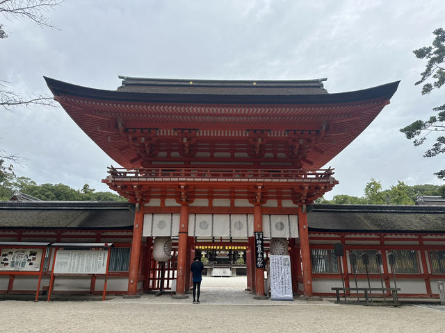 四季變幻中的靈性之旅：探訪京都賀茂御祖神社與其季節御守