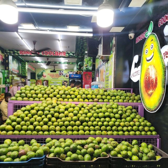 【コチ/インド】アボカドが山積み！スムージー屋🥑