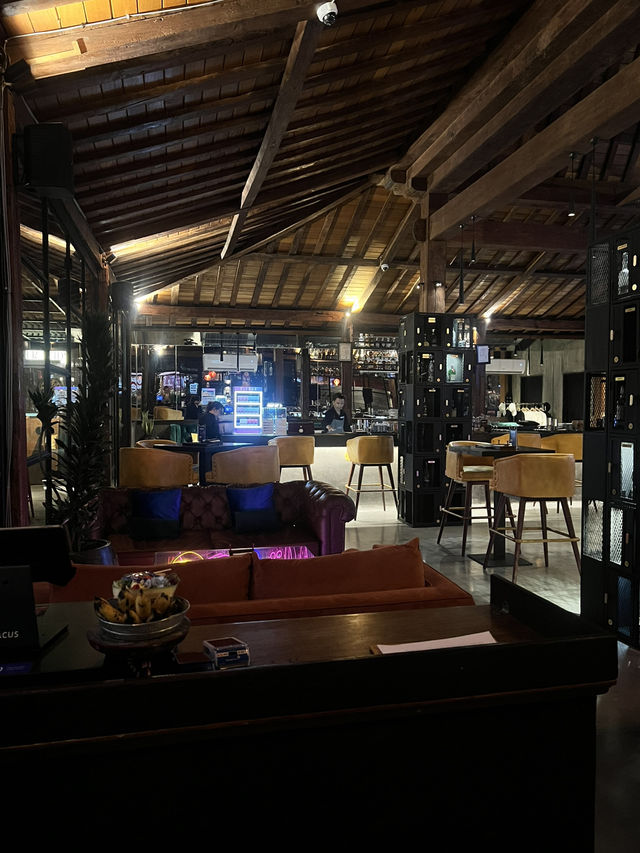 【バリ島 インドネシア】シグネチャーカクテルも美味しいBAR🍸