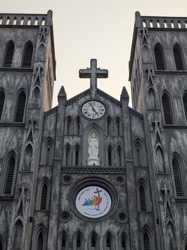 🇻🇳 St. Joseph’s Cathedral in Hanoi: Gothic Serenity Amid Scooters and Street Noise ⛪️