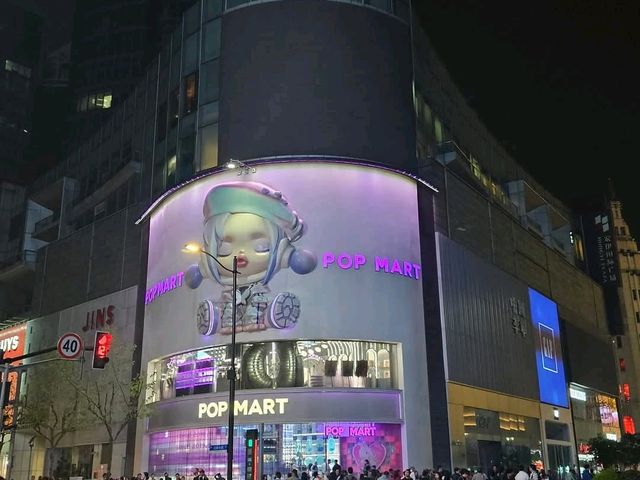 ช้อปปิ้ง Pop Mart ที่ใหญ่สุดในเซี่ยงไฮ้