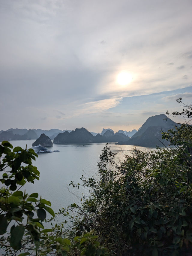 🇻🇳 Halong Bay: When Nature Outshines Every Filter ⛰🛳