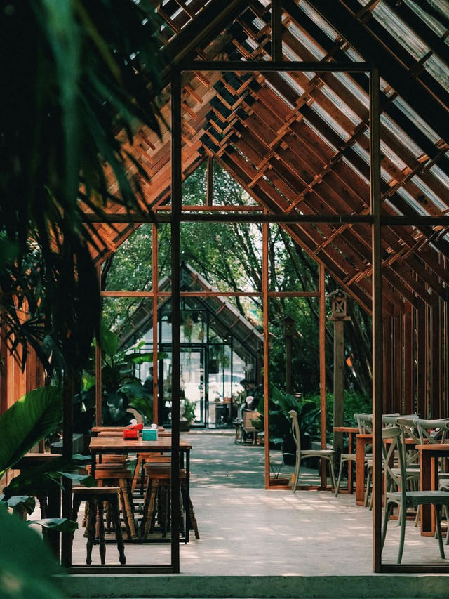Glasshouse Coffee : คาเฟ่สไตล์เรือนกระจก
