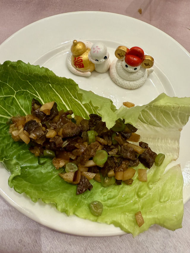 感謝Eric請大家給我過生日.美食.美酒加好友.鮮花.蛋糕真開心