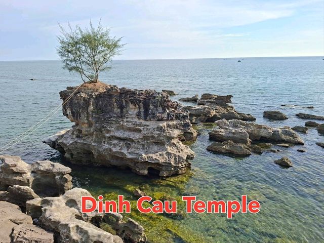 ชมวัดอายุ300ปีกับธรรมชาติ Dinh Cau Temple