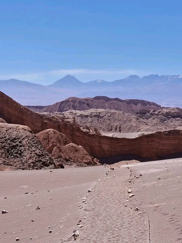 Valle de la Luna – Chile’s Otherworldly Desert Wonderland