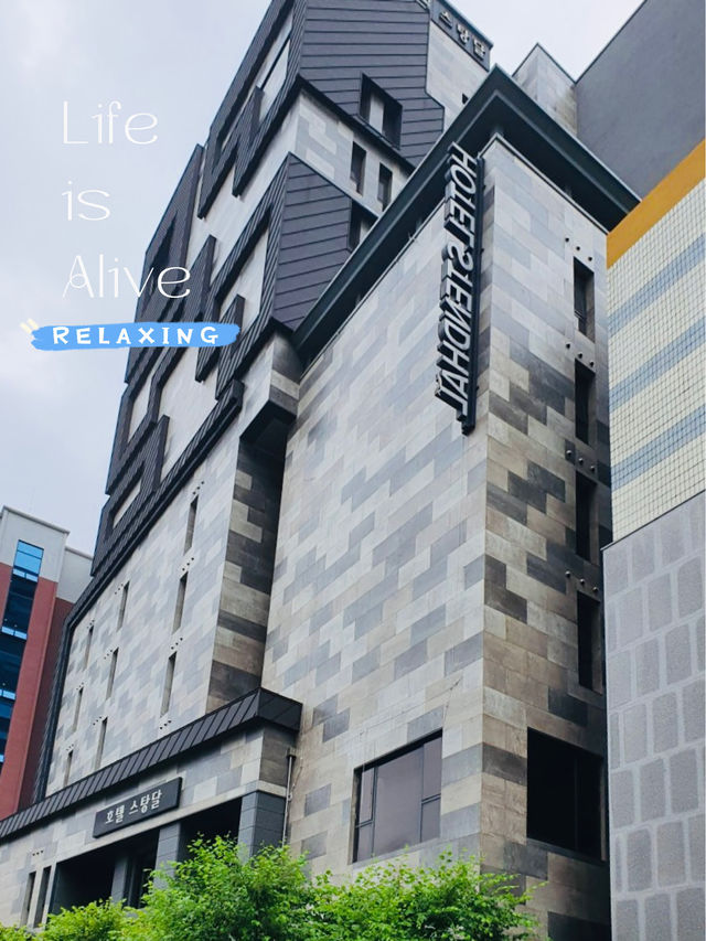 Stendhal Hotel Review: A Comfortable Stay for Couples with Early Check-in Perks 