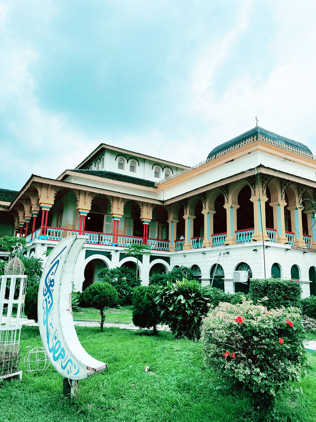 A Royal Experience: Visiting the Beautiful Maimun Palace in Medan 