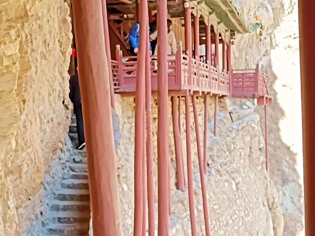 วัดแขวนเหิงซาน หรือ วัดซวนคง (Xuankong Temple)
