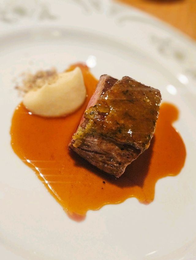 Refined Flavours and Thoughtful Curation at MOKE