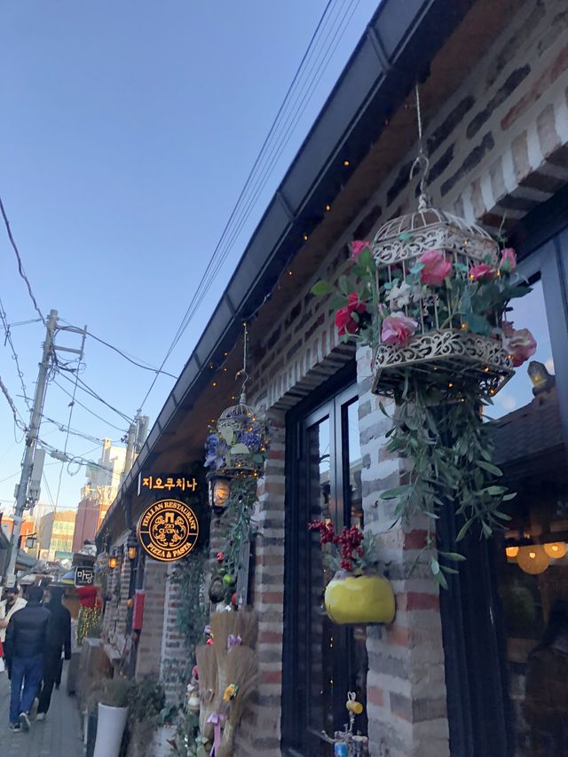 A walk around Ikseon-dong