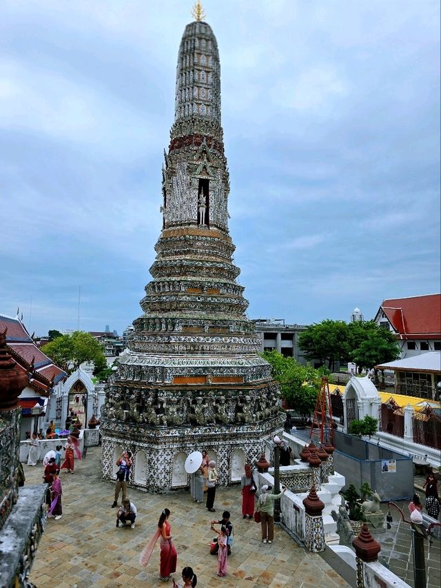 Wat Arun – The Temple of Dawn That Shines All Day