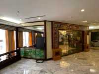 “Charming Retro Retreat: Spacious Family Suites with Heartfelt Service”