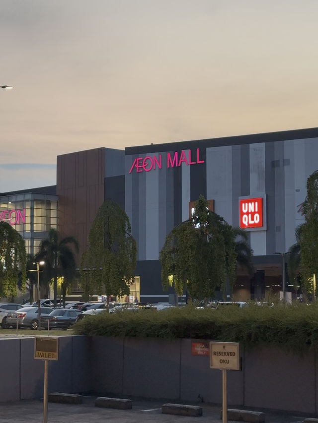 Comfortable Convenience Just Steps from AEON Mall - Hotel Granada