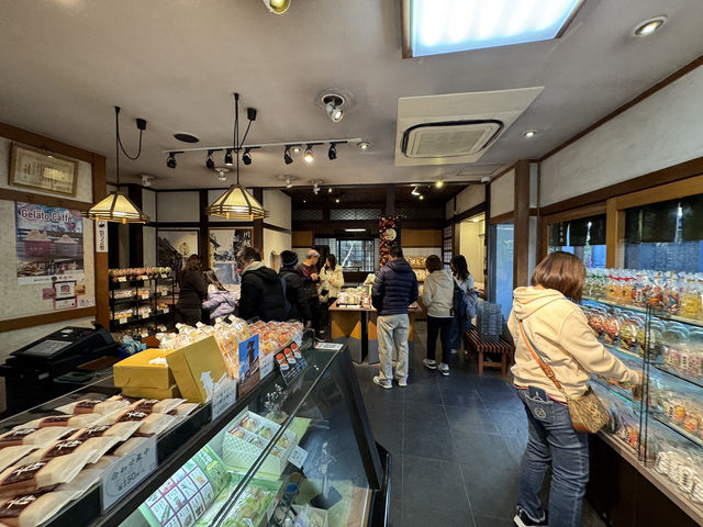 🍡 Sweet Nostalgia: Traditional Treats at Kameya Eisen, Kawagoe 🏮