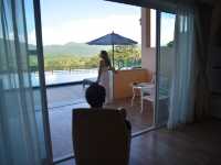 นอนมองภูเขาที่The Location Resort ที่พักสวนผึ้ง