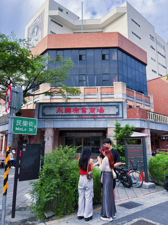 🎎穿越百年風華：在迪化街遇見城隍的守護與市場的人情