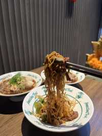 ✨尖沙咀新蒲點！正宗泰國街頭風味餐廳登場🇹🇭🍜✨