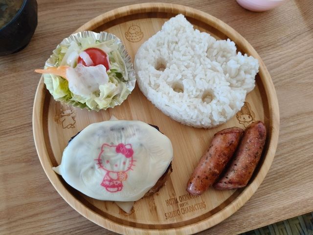 沖繩國際通Sanrio主題酒店開箱！Hello Kitty布甸狗主題房+免費冰淇淋+飲品吧+抽獎+會藉丨再嘆埋KITTY造型早餐丨Hotel Okinawa with Sanrio Character