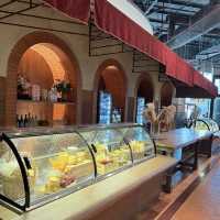 Moon Whale Pattaya คาเฟ่