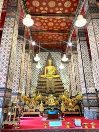 A Peaceful Morning at the Temple of Dawn (Wat Arun)
