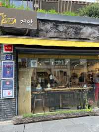 북촌길을 함께 걷고 인사동에서 기념품도 사고 함께해요