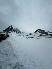 White Silence: The Beauty of Yu Long(Jade Dragon Snow Mountain)