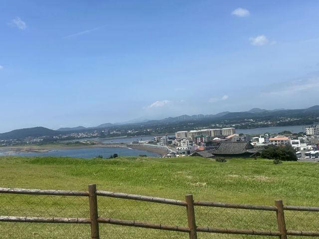 Conquering Seongsan Ilchulbong: A Rewarding Climb! ⛰️🌊