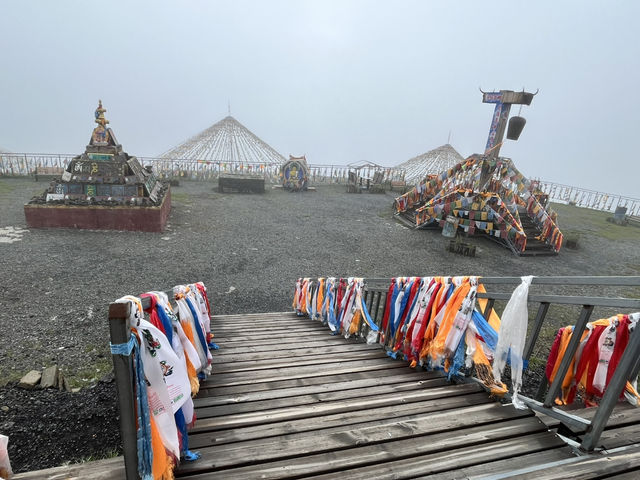  📍 G318 Nima Sacred Mountain Service Area – A Unique Tibetan-style Stop at 4668m