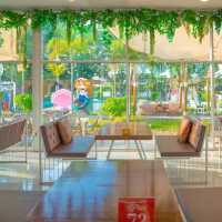 The Beach กลางกรุง ร้านอาหารและคาเฟ่สไตล์บีชคลับ