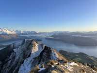 紐西蘭｜ Wanaka｜清晨攻頂看日出，一次收藏雪山、湖景與曙光🌄❄️