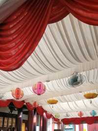 A Quiet Pause in the Heart of Chinatown Buddha Tooth Relic Temple