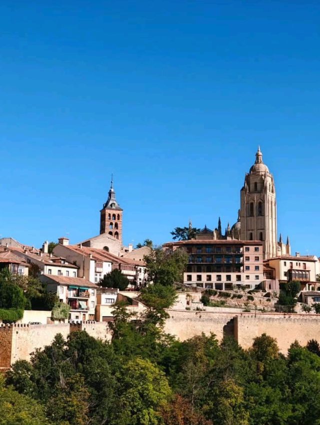 Segovia’s Serving Fairytale Feels & Crispy Pig Dreams