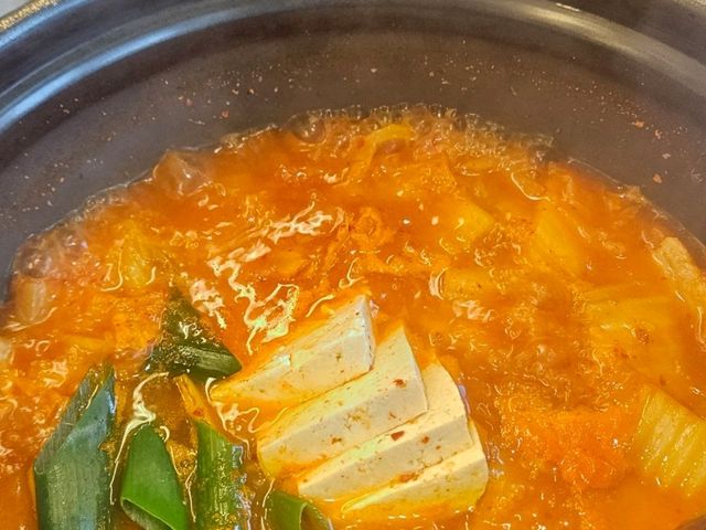 🔥 Seoul’s Hidden Stew Gem: Bonsai’s Kimchi Kick Bowl 🔥