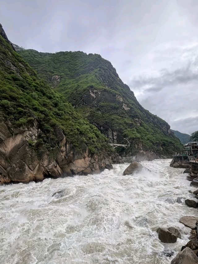 TIGER LEAPING GORGE · YUNNAN'S MOST THRILLING TREK