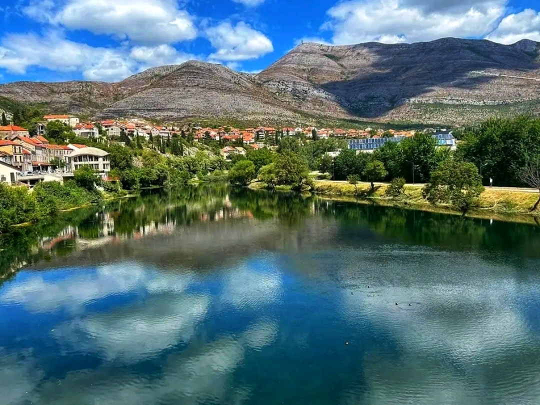 Trebinje: Rahasia Bosnia yang Terang Matahari di Tepi Sungai
