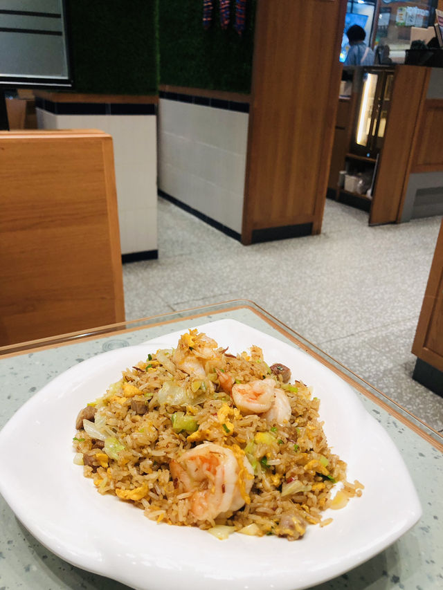 很美味的常餐🍜🍳🍞很滿足
