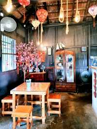 Ko Cha Bi Western Delighs in a Kampung House