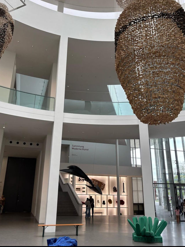 🖼️現代アートの最前線を体験「ミュンヘン現代美術館（Museum Brandhorst）」✨