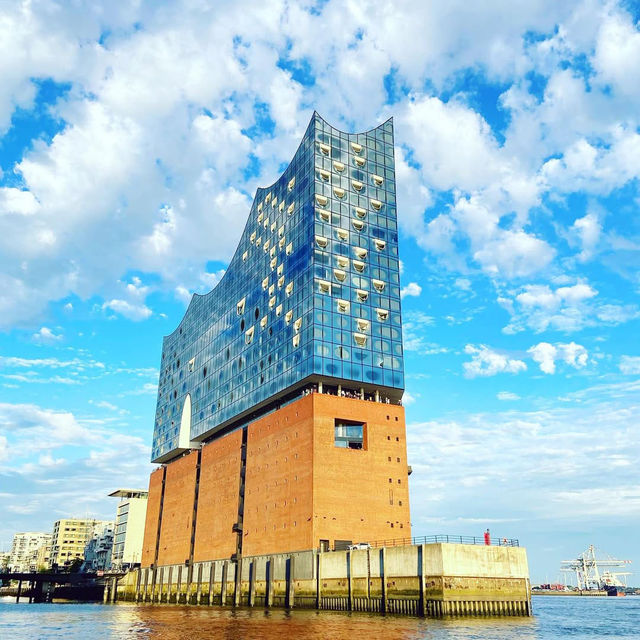 Experiencing the Iconic Elbphilharmonie Hamburg