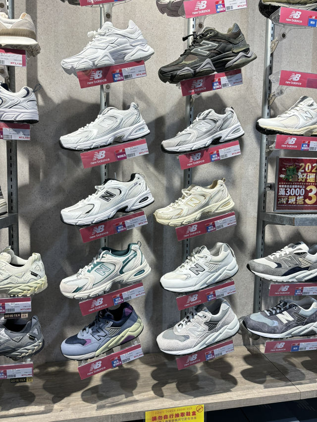 Yizhong Street Night Market – ไนท์มาร์เก็ตวัยรุ่น Yizhong Street Night Market – ไนท์มาร์เก็ตวัยรุ่น