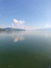 Island Stroll: Embracing the Beauty of Erhai Lake