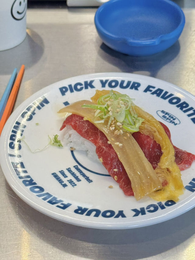 모든 초밥이 한 접시에 2,200원?